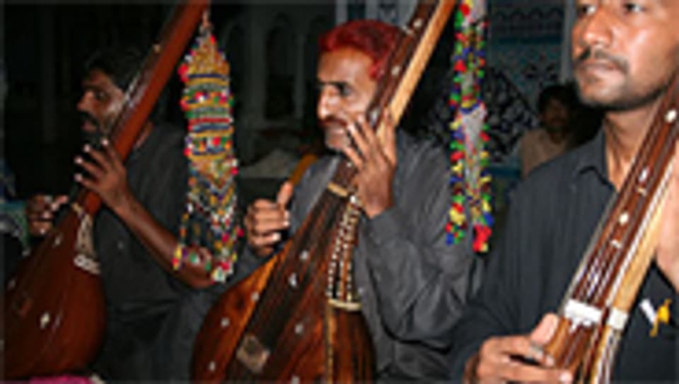 Tanbouro Spieler und Sänger im Industal.