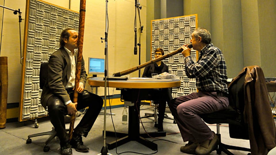 Gérard Widmer (l.) und Willi Grimm im Studio mit Musikredaktorin Annelis Berger.