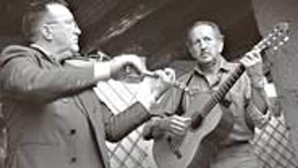 Tessiner Volksmusikforscher aus Leidenschaft: Geiger Pietro Bianchi, hier mit dem Gitarristen Roberto Maggini, 1995.
