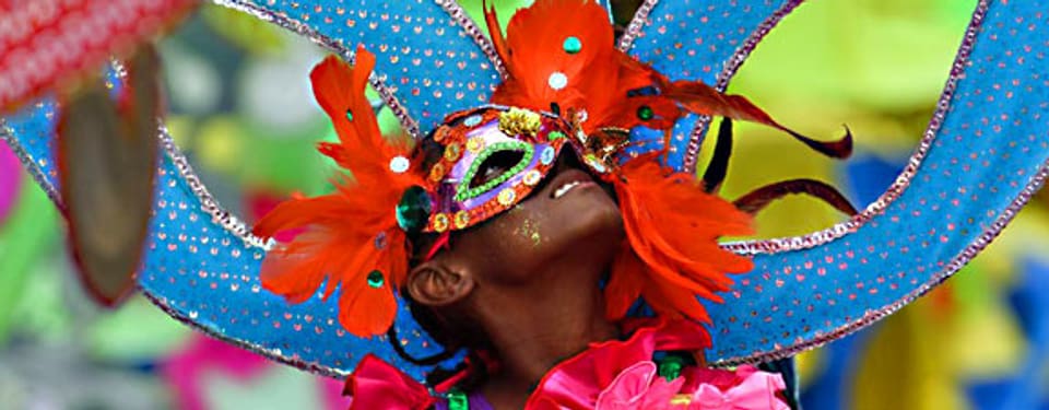 Junger Teilnehmer der «Parade of Bands» am Karneval 2012 in Port of Spain, Trinidad & Tobago.
