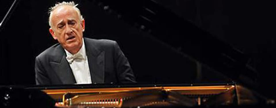 Maurizio Pollini beim Lucerne Festival am Piano, November 2009.