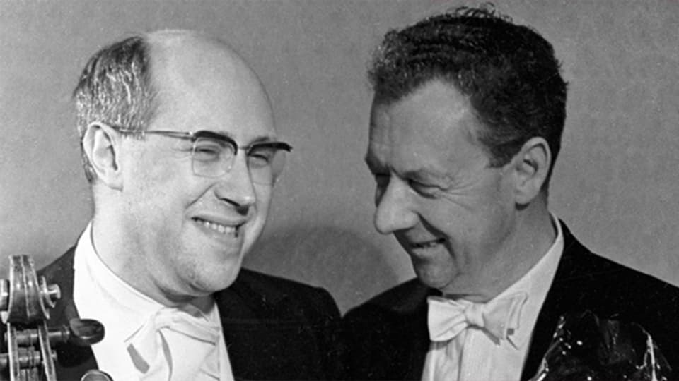 Mstislav Rostropovitch (l.) und Benjamin Britten (r.) nach einem Konzert am 1.12.1964