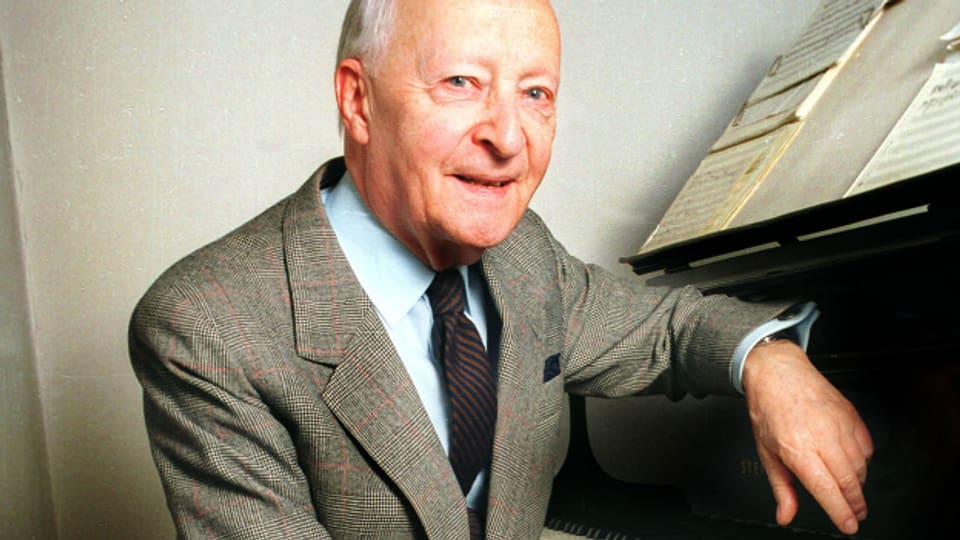 Witold Lutoslawski am Piano.