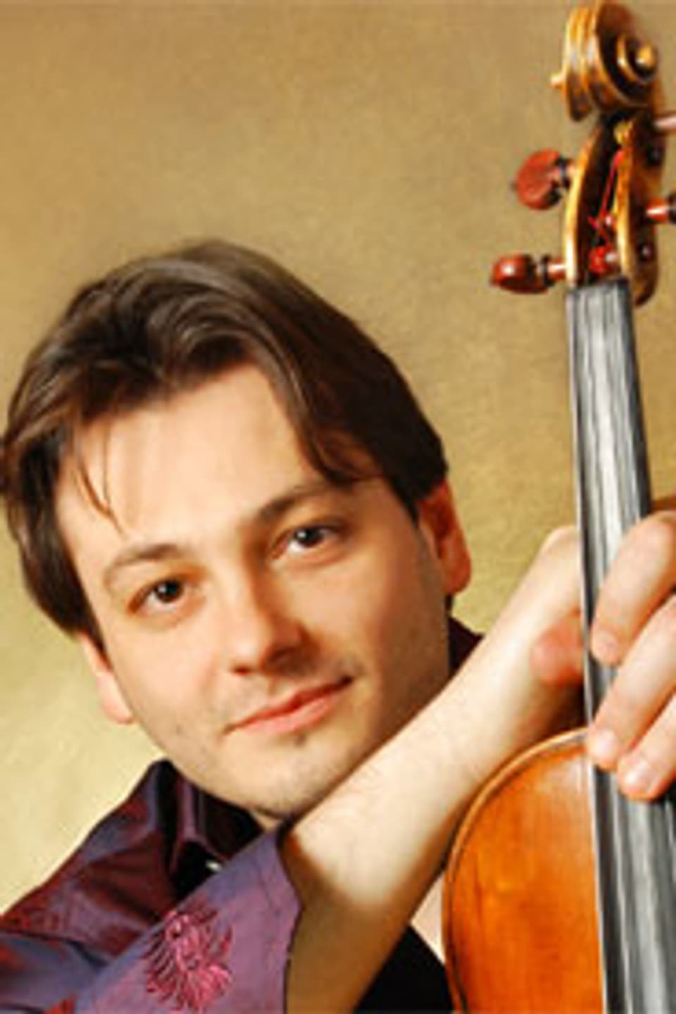 Maxim Rysanov spielt eine Guadagnini-Viola von 1780.
