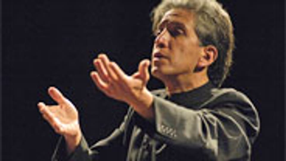 Dirigent und Komponist Neuer Musik für traditionelle Instrumente Südamerikas: Sergio Prudencio.