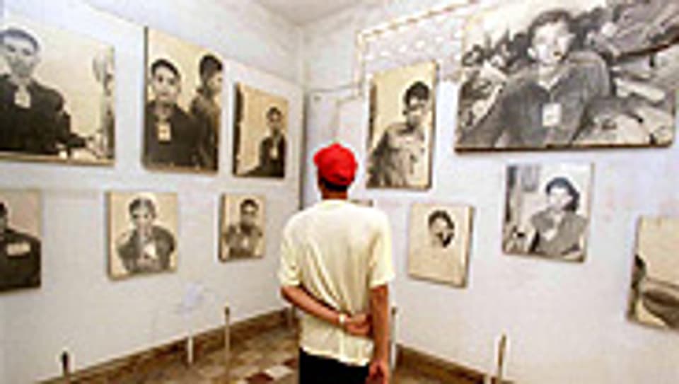 Bilder ermordeter Opfer der Khmer-Rouges-Herrschaft im Genocide Museum.