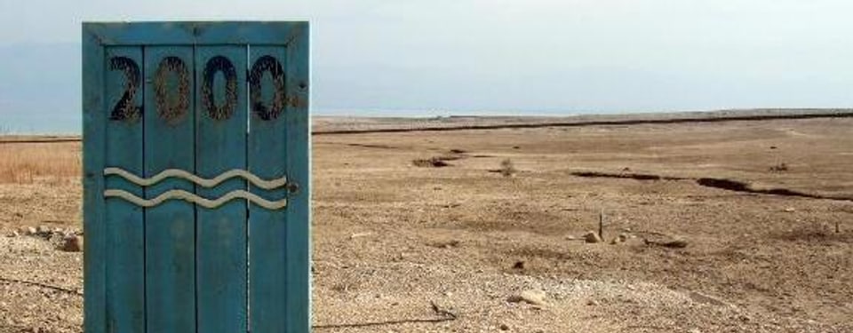 Im Jahr 2000 erstreckte sich die Uferlinie des Toten Meeres noch bis zu dieser Markierung.