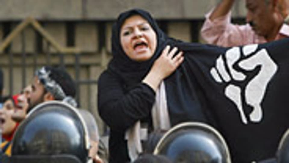 Faust statt im Sack auf der Fahne: Proteste in Kairo.