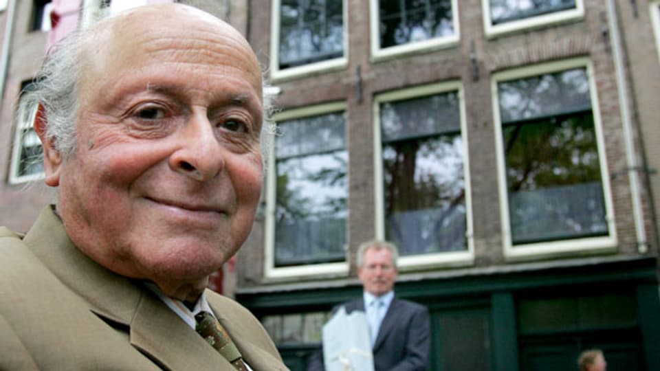 Bernhard «Buddy» Elias vor dem Anne Frank Haus in Amsterdam im Jahr 2007.