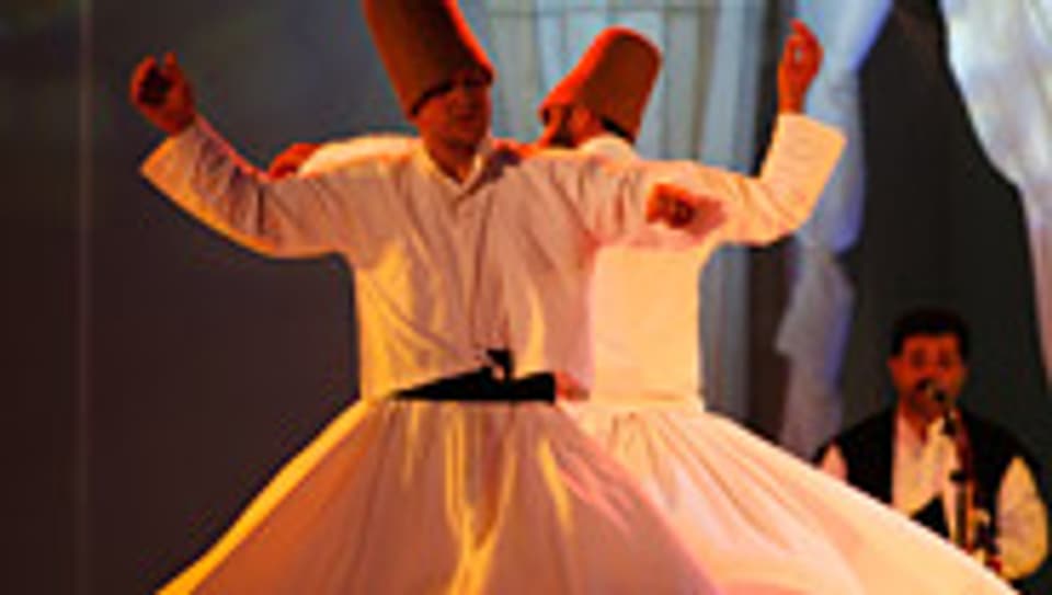 Sufi-Tänzer am Mystic Music Sufi Festival.