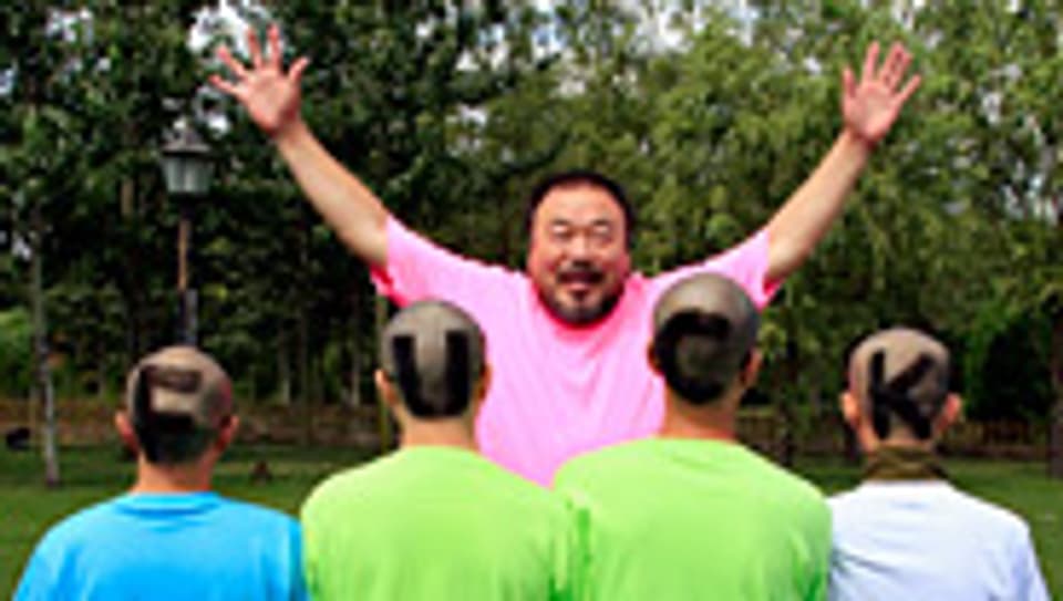 Ai WeiWei bei einer Protestaktion in Beijing.