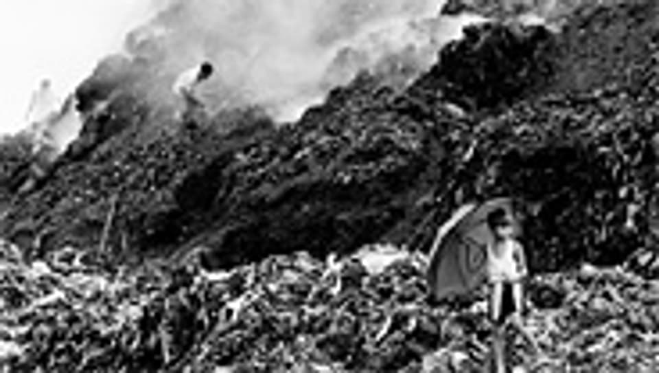 Müllhalde in der Region Luzon, Philippinen, 1992.