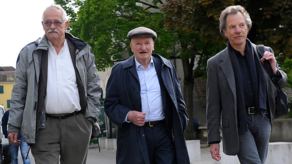 Autoren Hansjörg Schneider und Giovanni Orelli zusammen mit DRS 2-Literaturredaktor Hans Ulrich Probst in Solothurn.