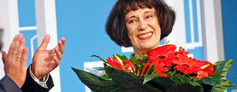 Blumen für ein «luftiges Porträt»: Preisträgerin Olga Martynova.