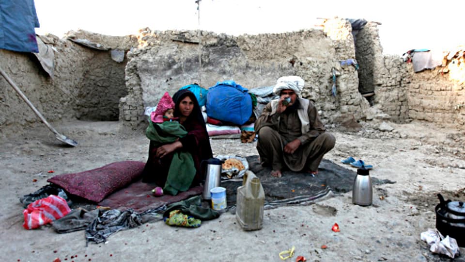 Eine afghanische Flüchtlingsfamilie hat Zuflucht gefunden in einem Camp in Kabul.