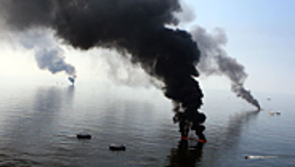 Kontrollierte Ölverbrennung nach der Katastrophe im Golf von Mexiko.