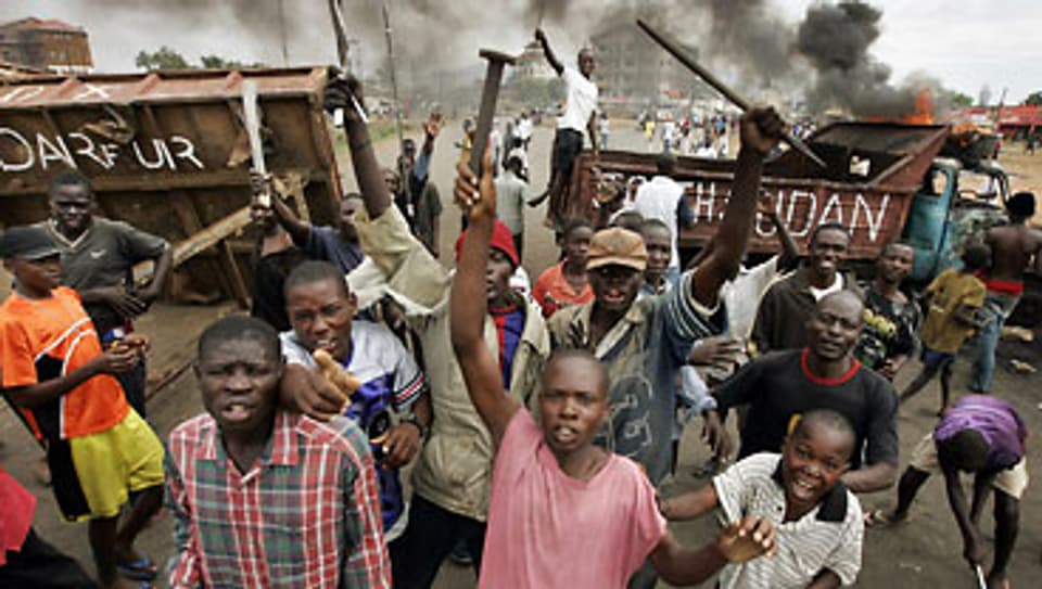 Ethnische Unruhen in der Stadt Kiumu.
