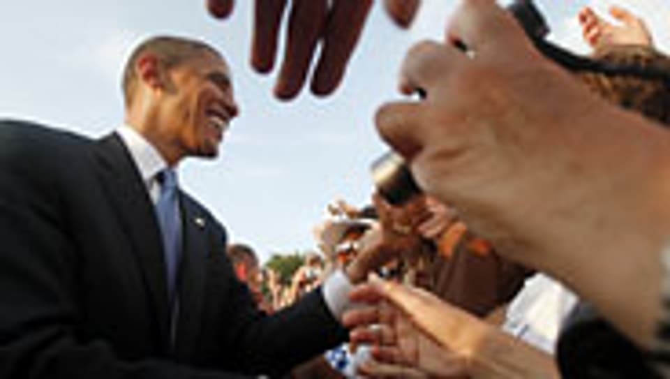 Barack Obama auf Tuchfühlung mit seinen Fans in Berlin.