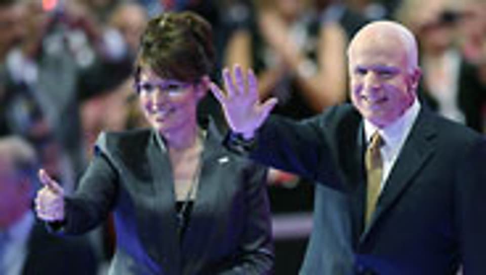 McCain und Palin strahlen am Parteitag der Republikaner.