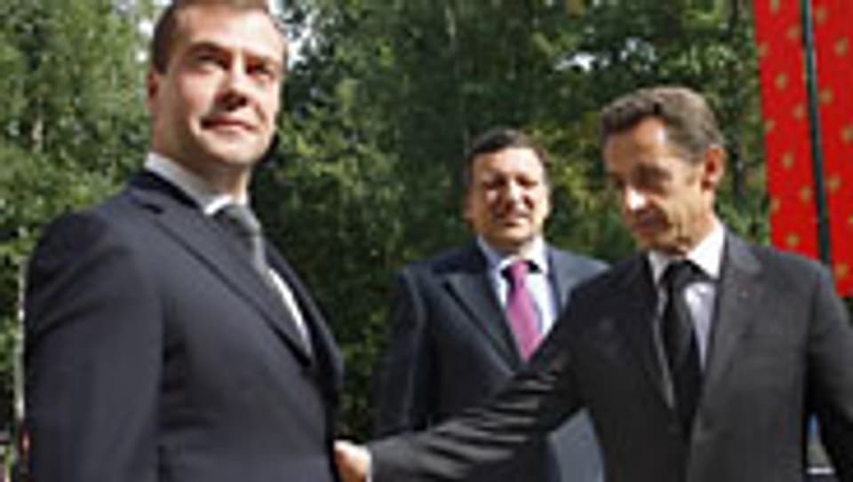 Kleine Schritte aufeinander zu: Russlands Präsident Medwedew und der EU-Ratsvorsitzende Sarkozy.