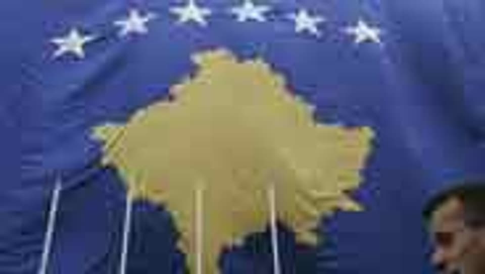 Die neue Fahne Kosovos.