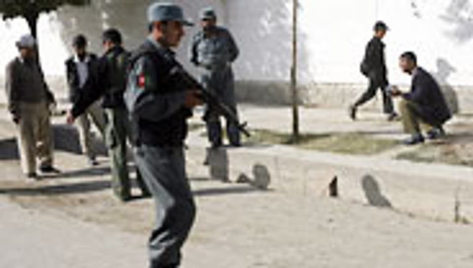 Die Polizei untersucht den Tatort in Kabul.