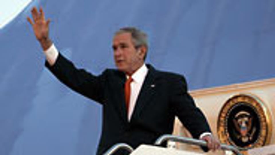 George W. Bush ist auf Europa-Tour.