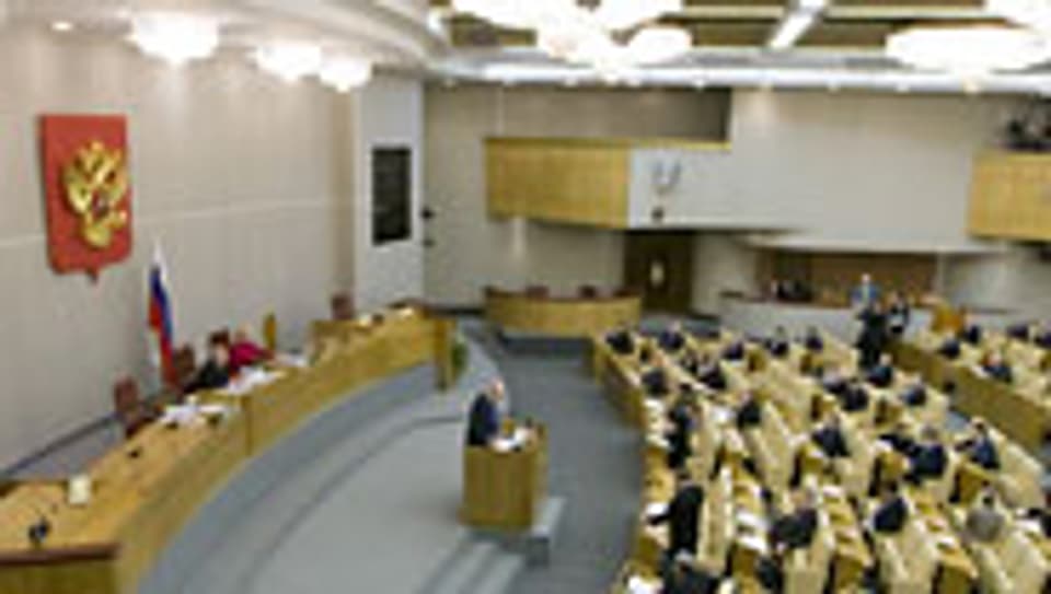 Das russische Parlament stimmt für längere Amtszeit des Präsidenten.