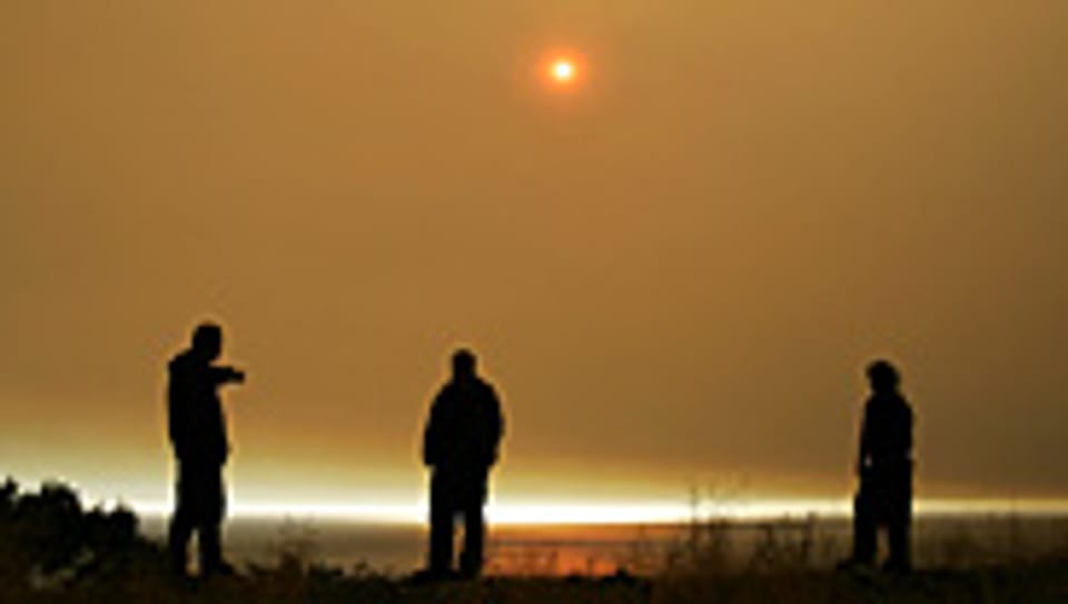 Der Rauch der Feuer verdunkelt die Sonne in Kalifornien.