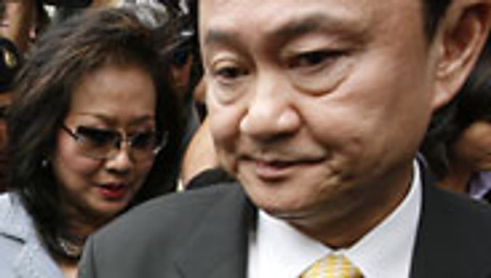 Verurteilt wegen Korruption und Steuerhinterziehung: Pojaman (l.) und Thaksin Shinawatra.