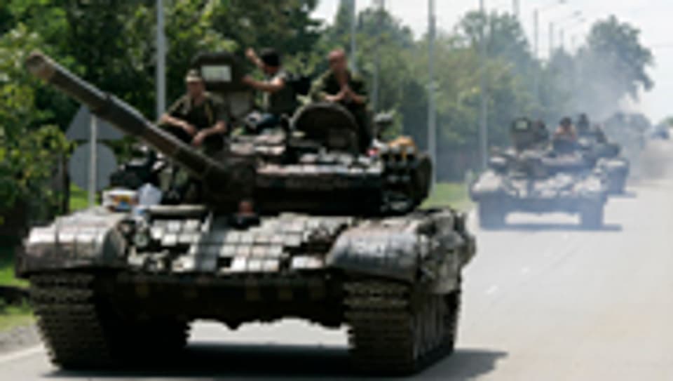 Russische Panzer verlassen Gori.