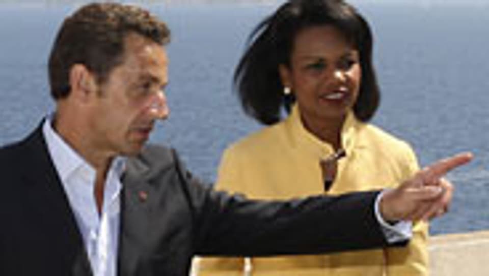 Nicolas Sarkozy (l.) und Condoleezza Rice beraten über den Konflikt im Kaukasus.