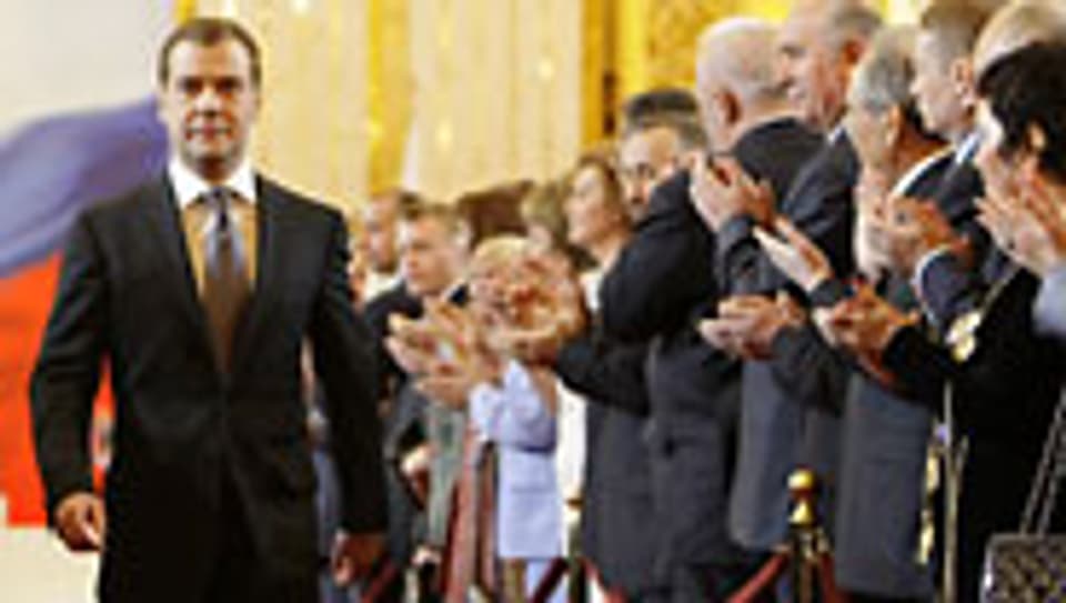 Russlands neuer Präsident Dmitri Medwedew (l.).