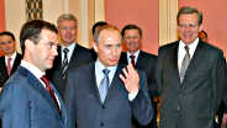 Wladimir Putin stellt sein Kabinett vor.