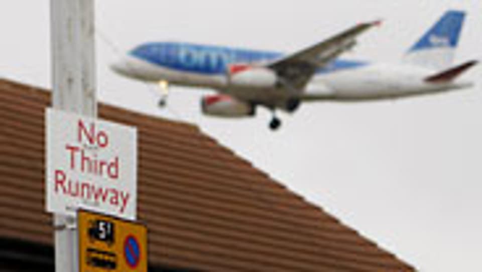 Der Passagierflughafen London-Heathrow bekommt trotz Proteste eine dritte Landebahn.
