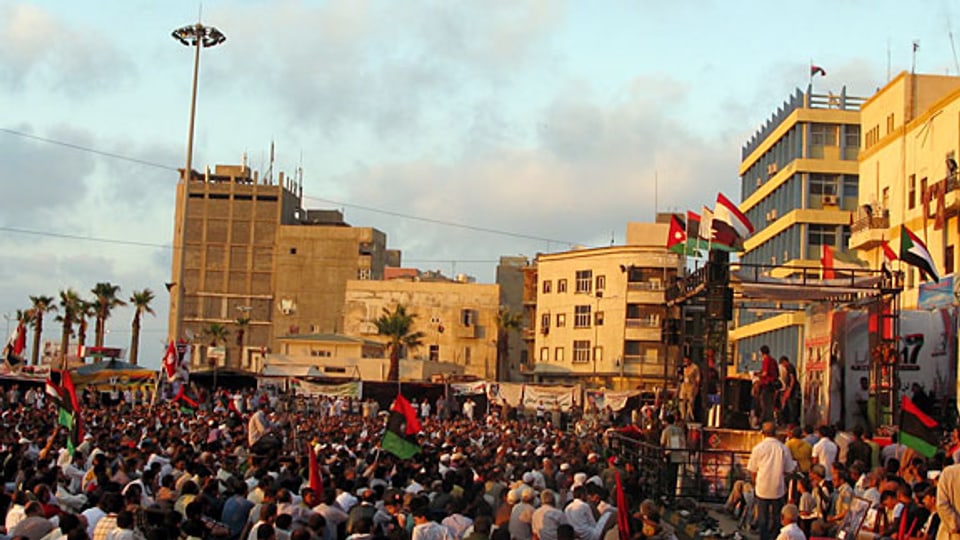 Auf dem Freiheitsplatz in Benghasi treffen sich jeden Abend Tausende Libyer.