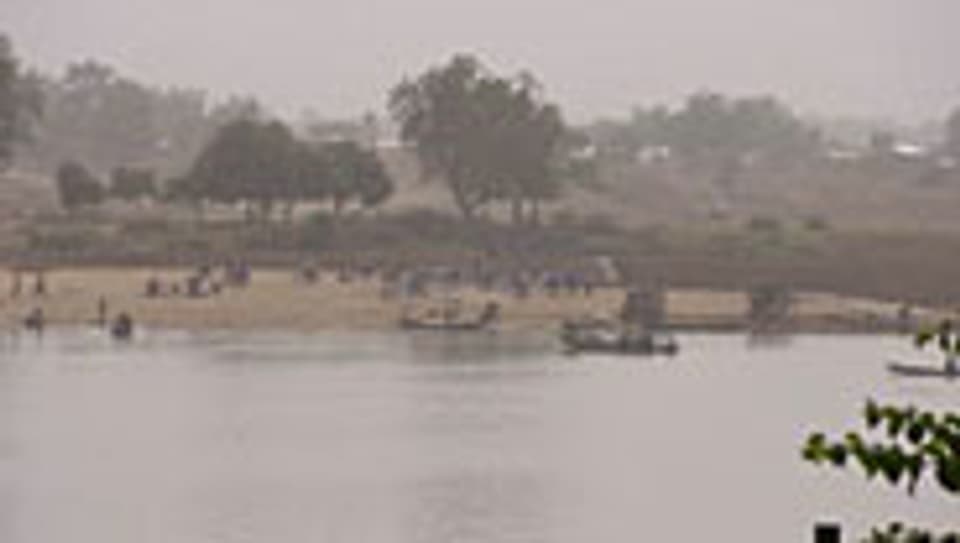 Der Chari-Fluss in Tschads Hauptstadt N'Djaména im Nachmittagsdunst.
