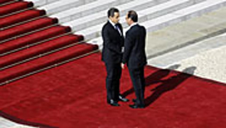 François Hollande übernimmt das Präsidentenamt von seinem Vorgänger Nicolas Sarkozy