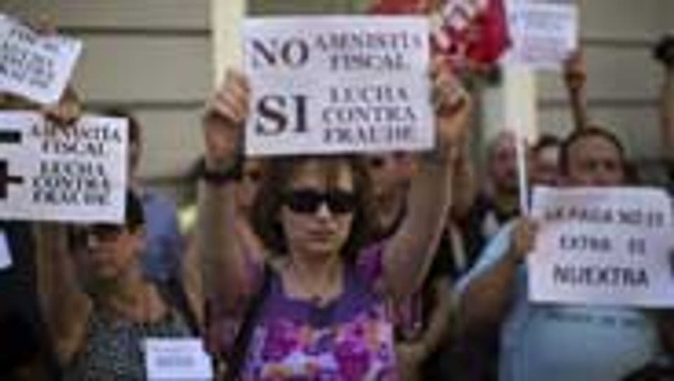 SpanierInnen protestieren am 13. Juli in Madrid gegen das Sparpaket