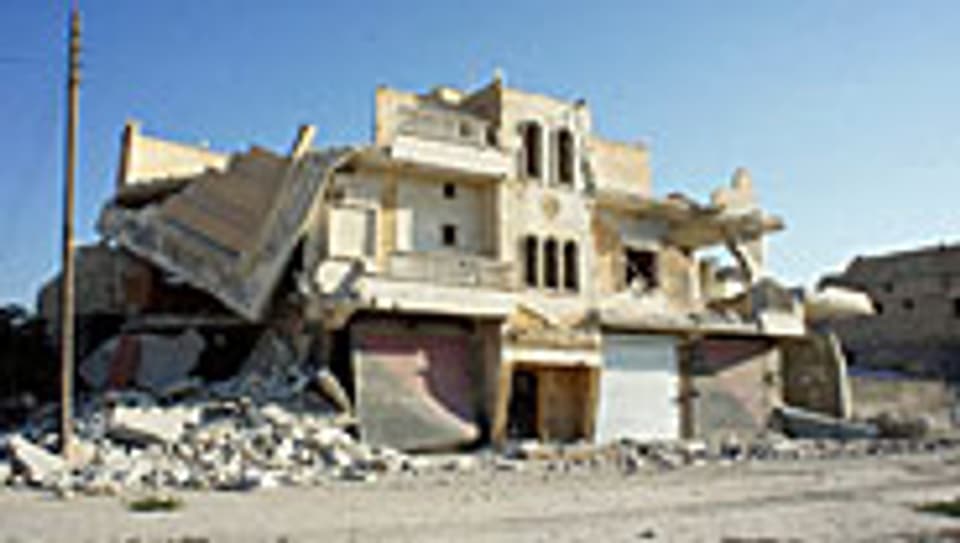 Zerstörtes Haus in der Nähe Aleppos