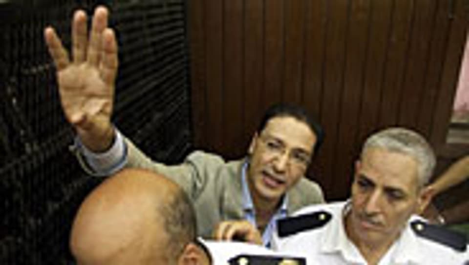 Chefredaktor Islam Afifi (Mitte) wird freigelassen.