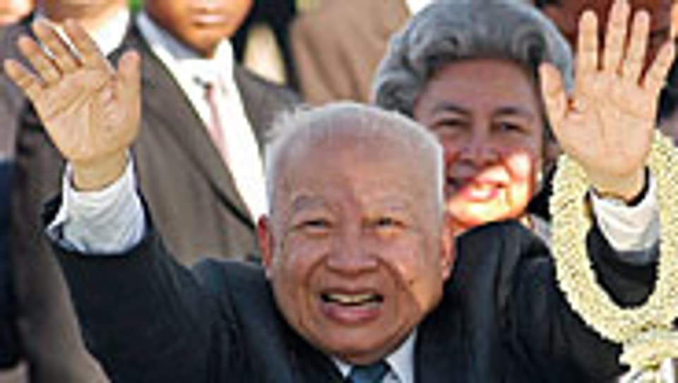 2006 übergab Norodom Sihanouk die Königswürde an seinen Sohn