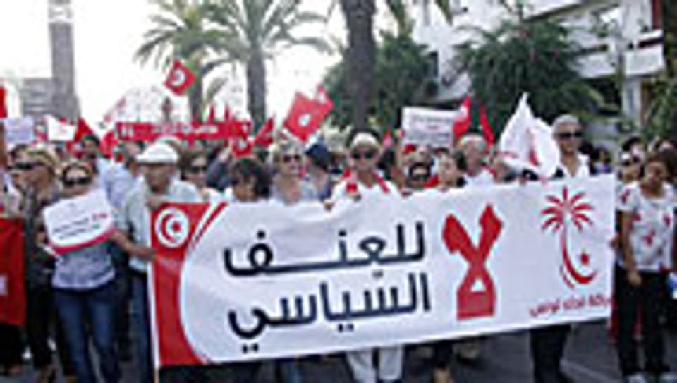 «Nein zu politischer Gewalt» steht auf dem Transparent einer Protestkundgebung am 22. Oktober in Tunis