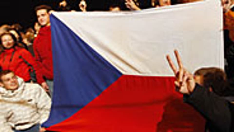 Die frühere Flagge der Tschechoslowakei haben die Tschechen nach der Trennung für sich behalten. Aber ansonsten verbindet die ehemaligen Brudervölker noch immer viel.