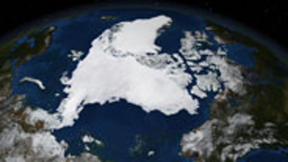 Die Rohstoffe und Fischgründe der Arktis können wegen des Abschmelzens des Eises besser erschlossen werden.