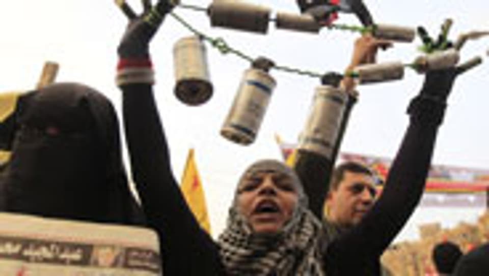 Die Proteste gegen Mursis Machtansprüche reissen nicht ab.