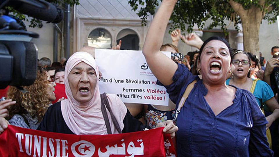 Frauen demonstrieren am 2. Oktober 2012 in Tunis für ihre Rechte.