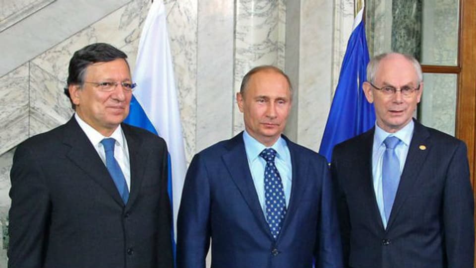 Jose Manuel Barroso und Herman Van Rompuy posieren mit Wladimir Putin.
