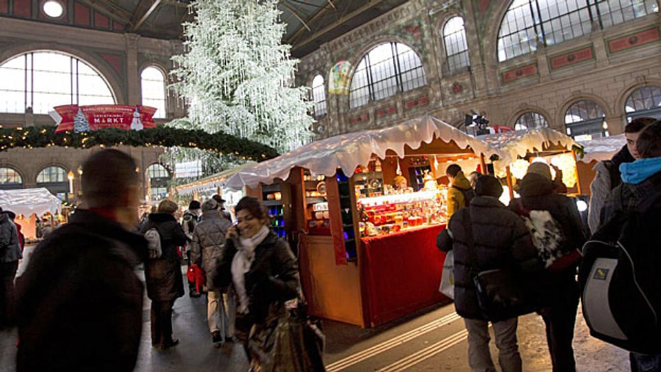 Es gibt auch Geschichten, die Freude machen - ergibt die Umfrage auf dem Zürcher Weihnachtsmarkt.