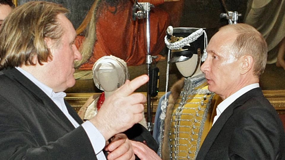 Gute Freunde: Gérard Depardieu und Wladimir Putin am 11. Dezember im Russischen Museum in St. Petersburg.